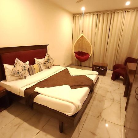 Hotel Multitech Premium Chandīgarh Extérieur photo