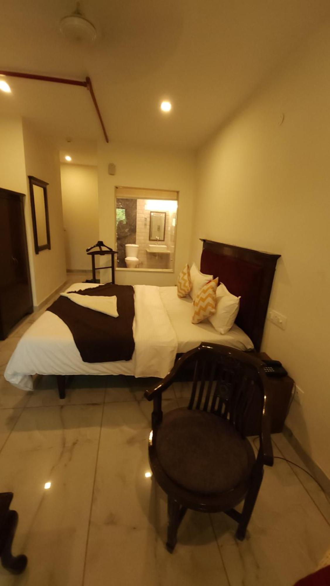 Hotel Multitech Premium Chandīgarh Extérieur photo