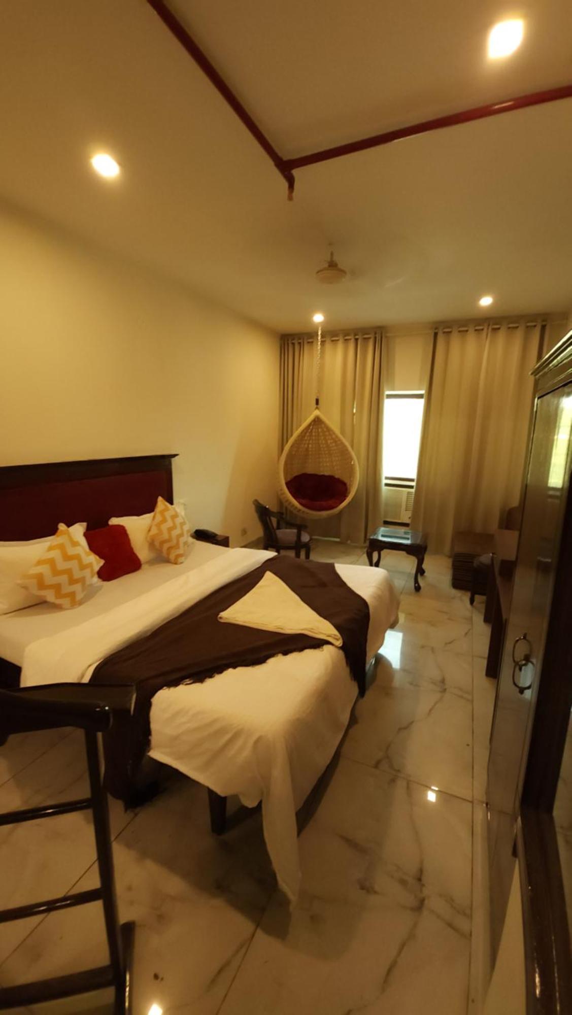 Hotel Multitech Premium Chandīgarh Extérieur photo