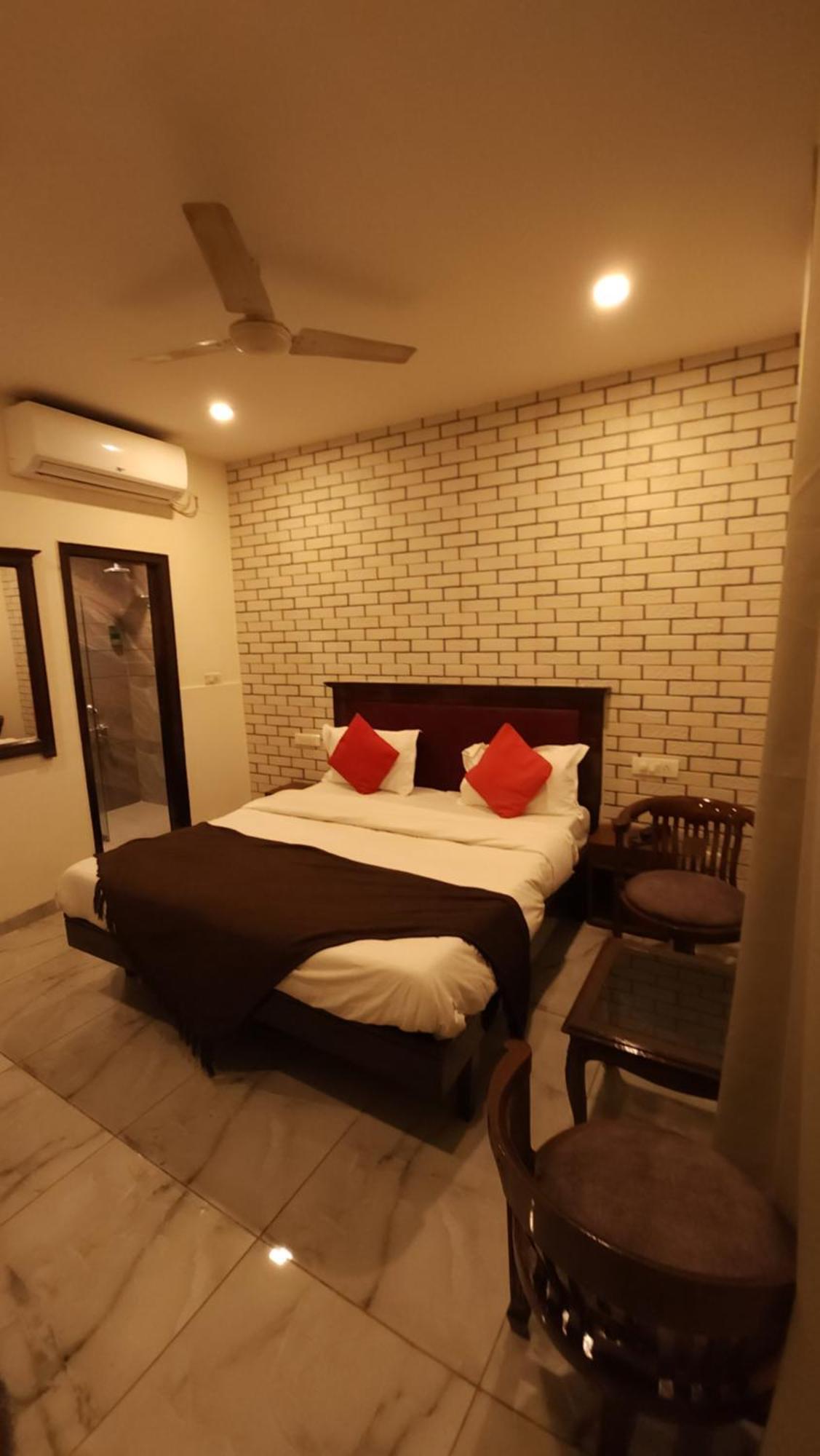 Hotel Multitech Premium Chandīgarh Extérieur photo