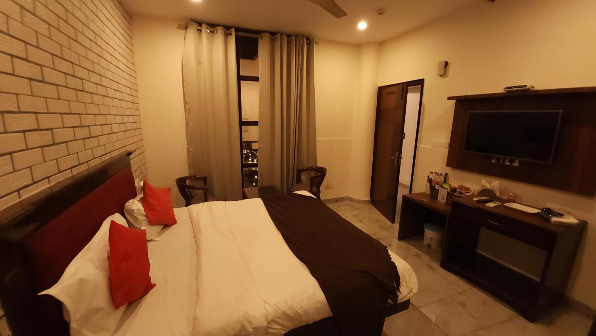 Hotel Multitech Premium Chandīgarh Extérieur photo