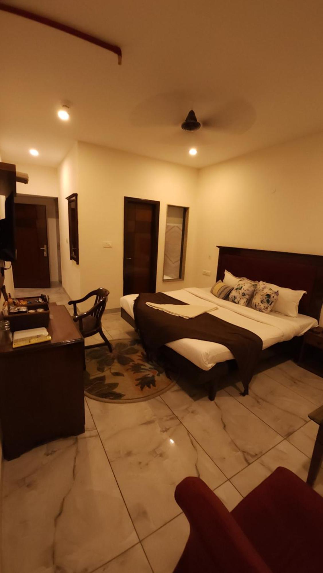 Hotel Multitech Premium Chandīgarh Extérieur photo