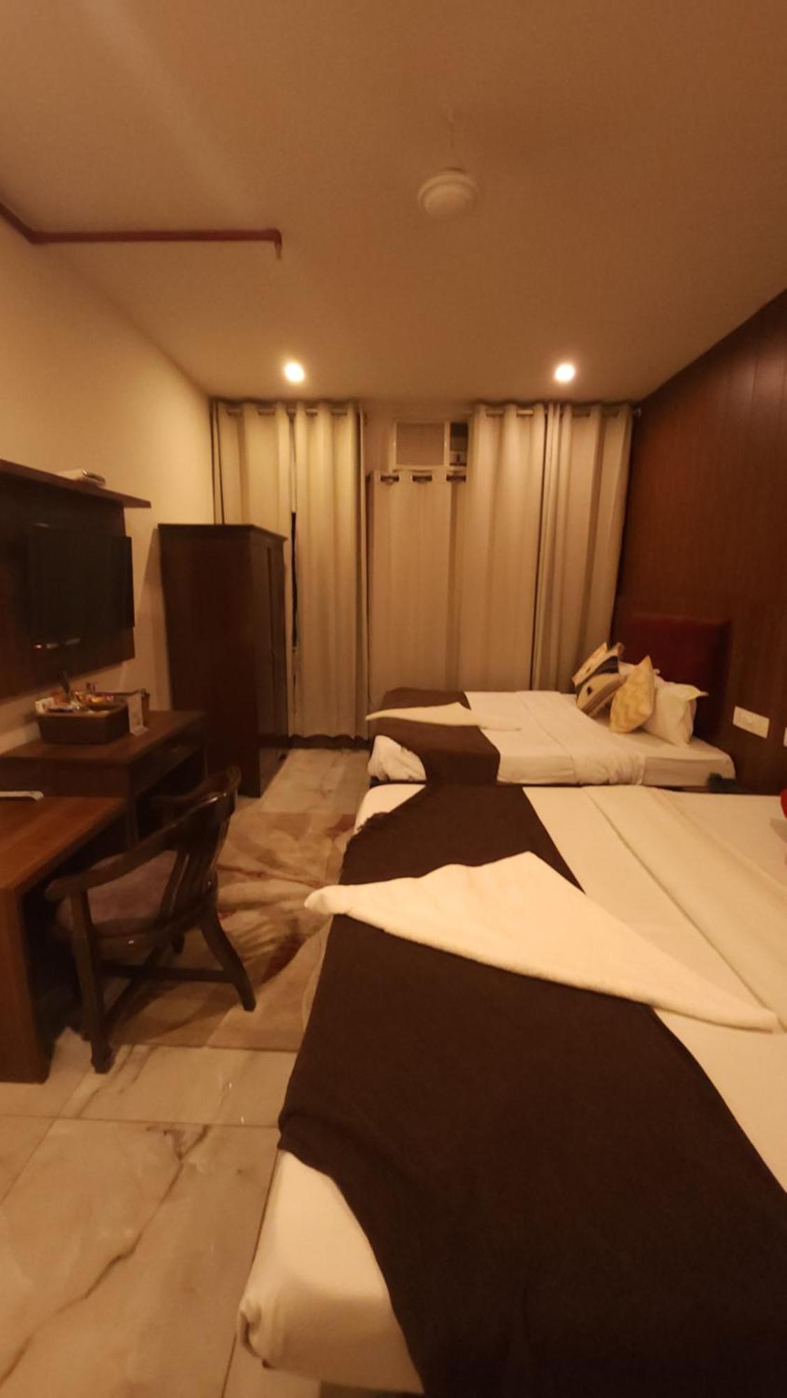 Hotel Multitech Premium Chandīgarh Extérieur photo