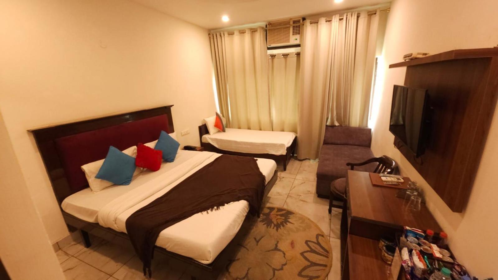 Hotel Multitech Premium Chandīgarh Extérieur photo